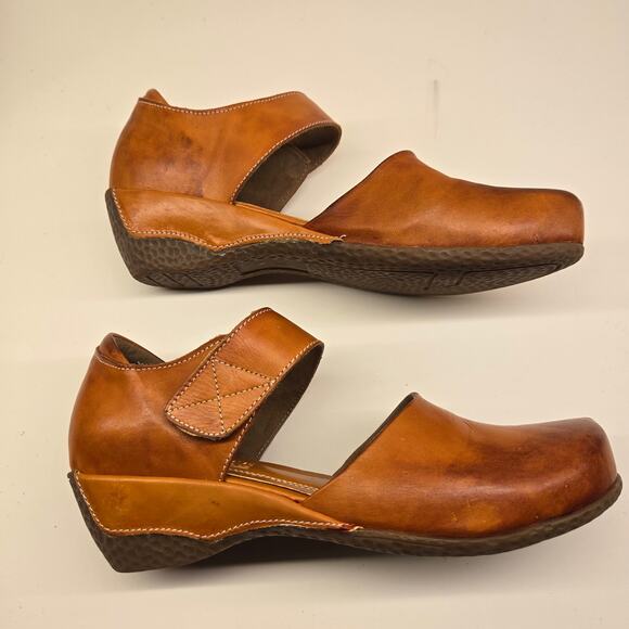 L'Artiste Gloss Mary Jane Brown Leather Closed Toe Comfort Clogs Sz 38 / 7.5 -8 - Picture 1 of 11